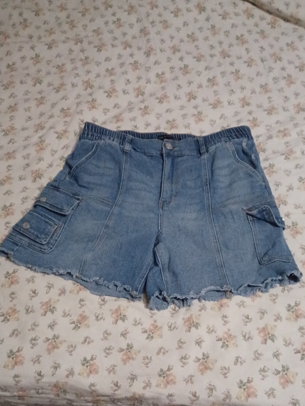 ONE 5 ONE Women's Light Blue Denim Cargo Shorts Size XL